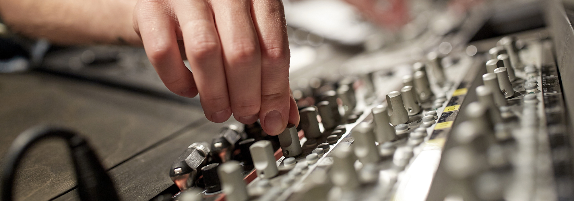 20250513131337_jKXhOceR.jpg_carousel_음향기기전문업체_높은음자리,음향기기전문업체,낙원상가음향기기,방송장비,음향,영상,설계,시공,A/V시스템